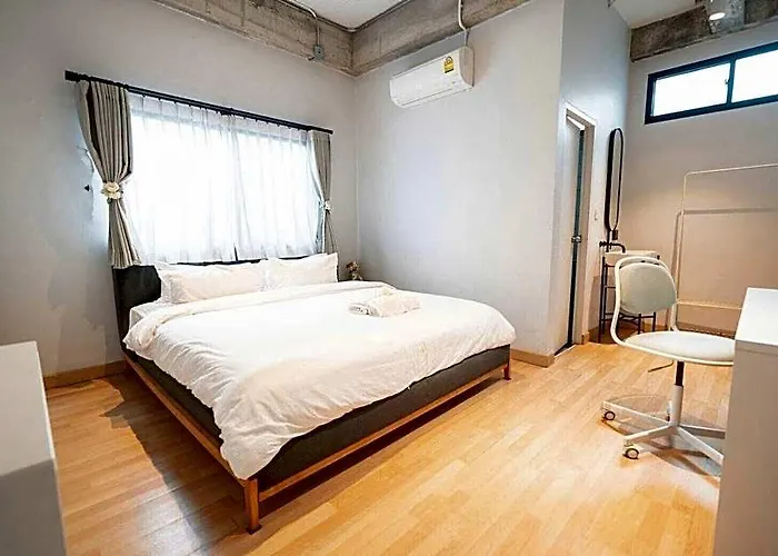 Hostal Bedspread (adults Only) Bangkok